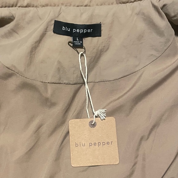 NWT Blu Pepper Cropped Puffer Vest Size L - Picture 5 of 6